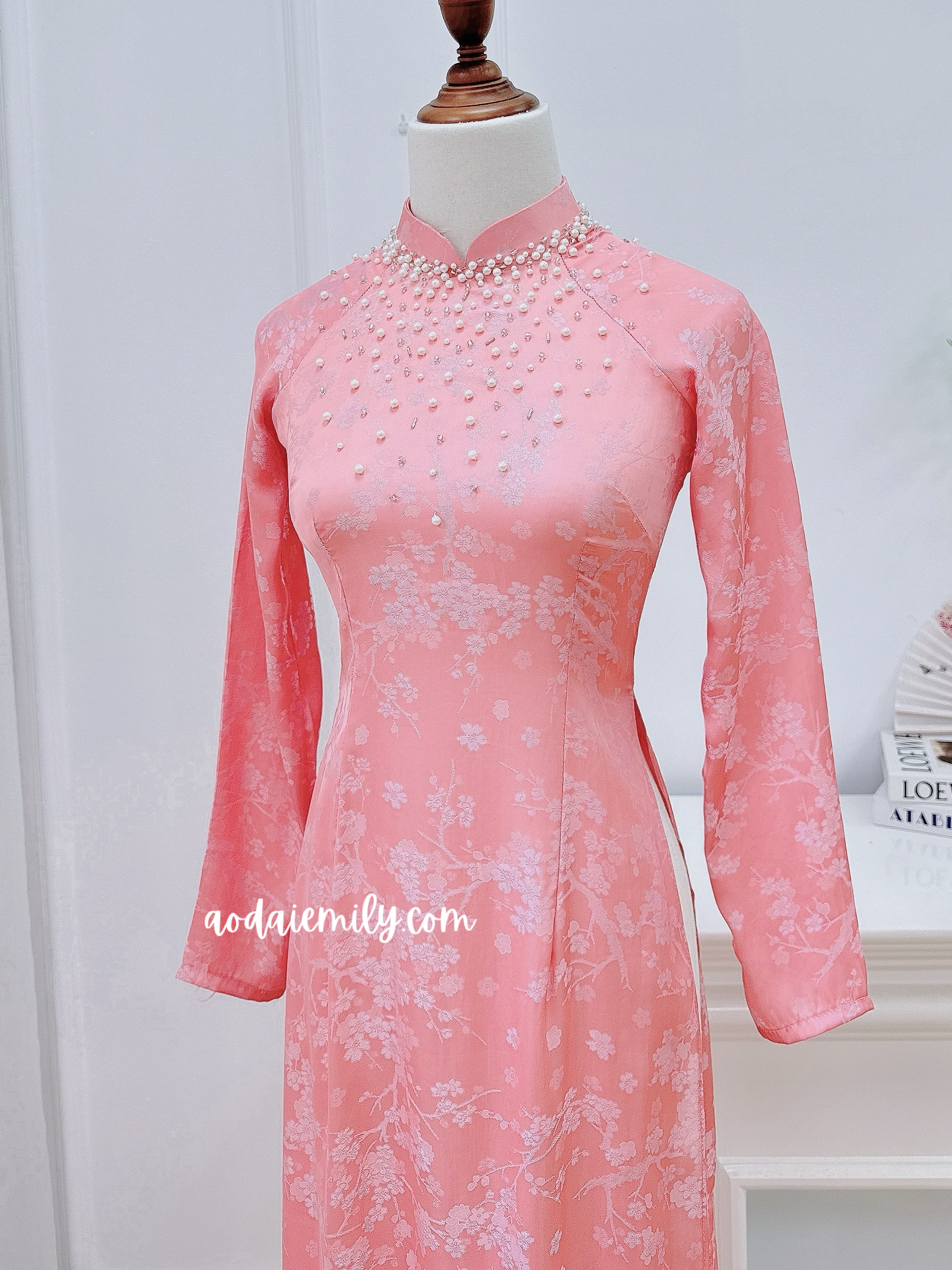 Ao dài gấm with beading collar
