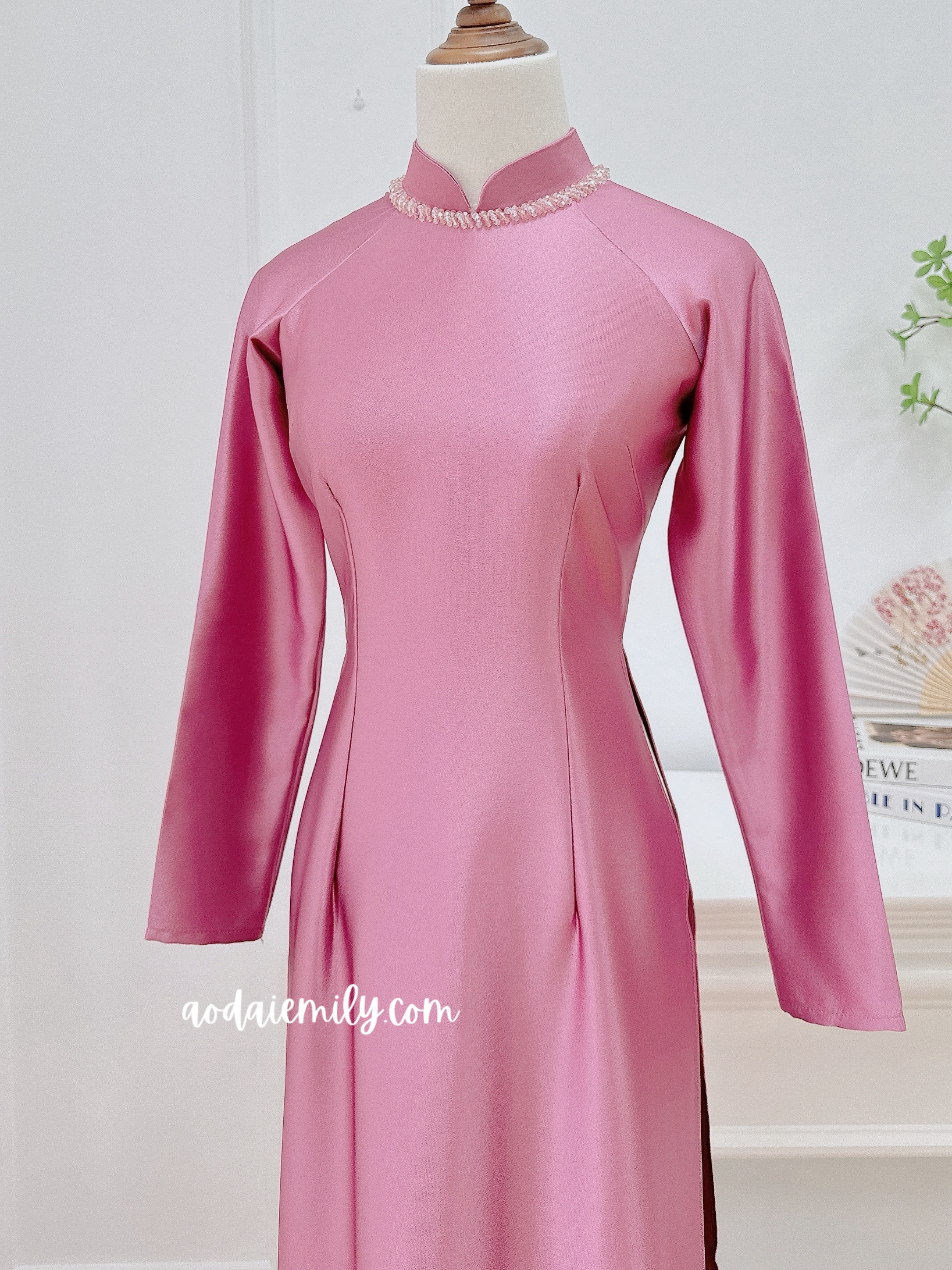 Traditional ao dai with simple beading collar