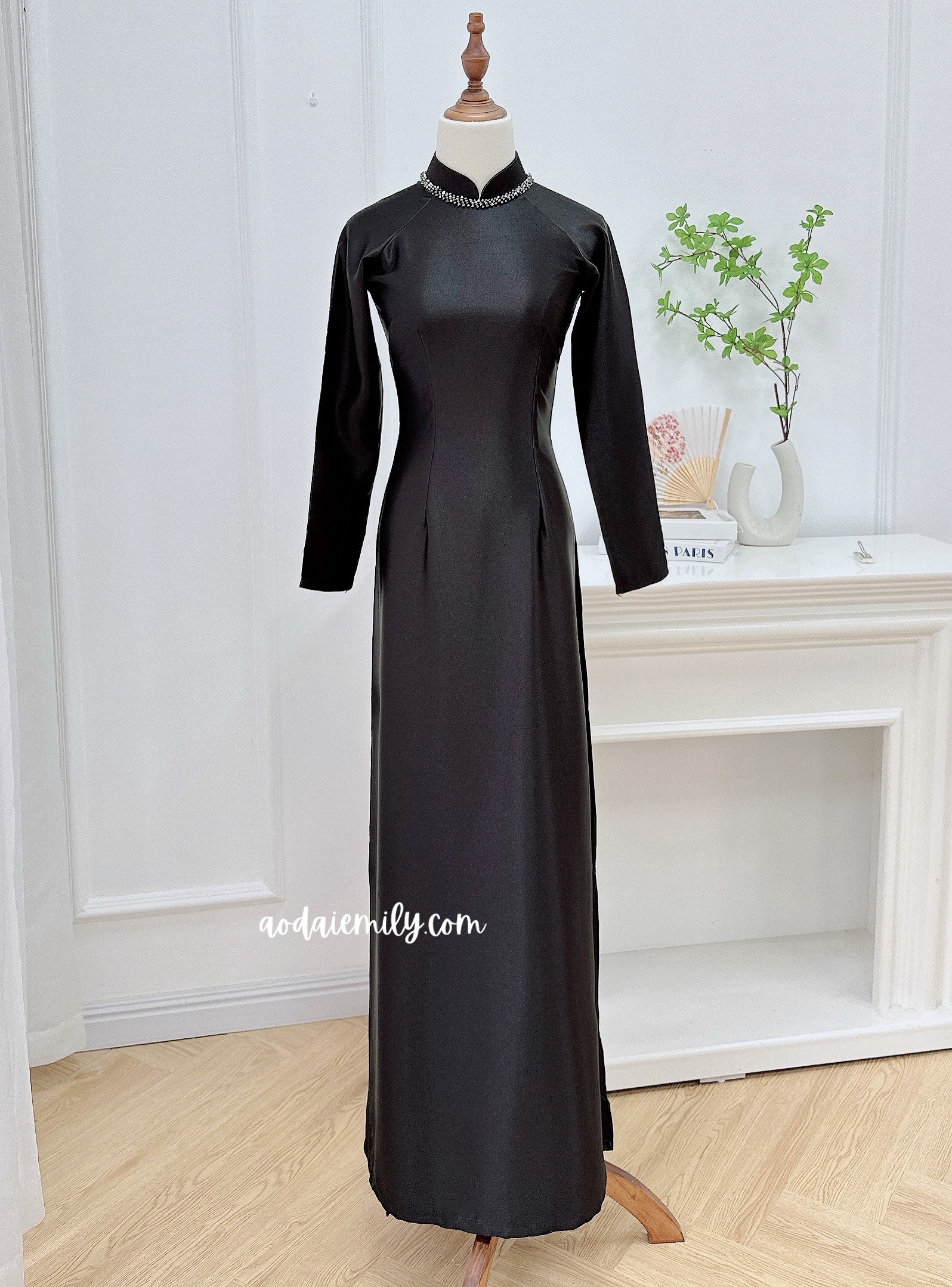 Black Traditional ao dai with simple beading collar