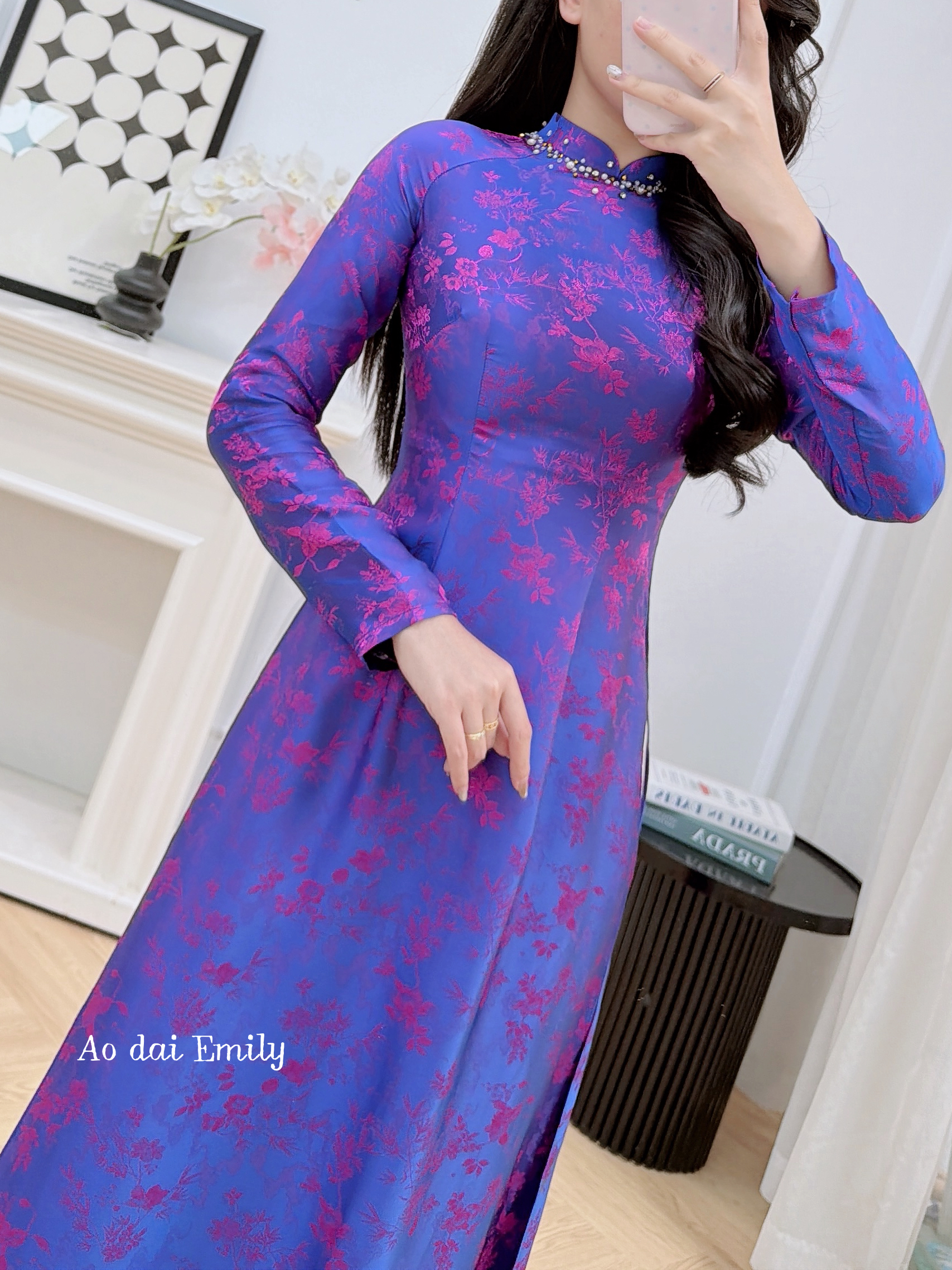 Ao dài gấm with crystals beading collar | Sneezeweed