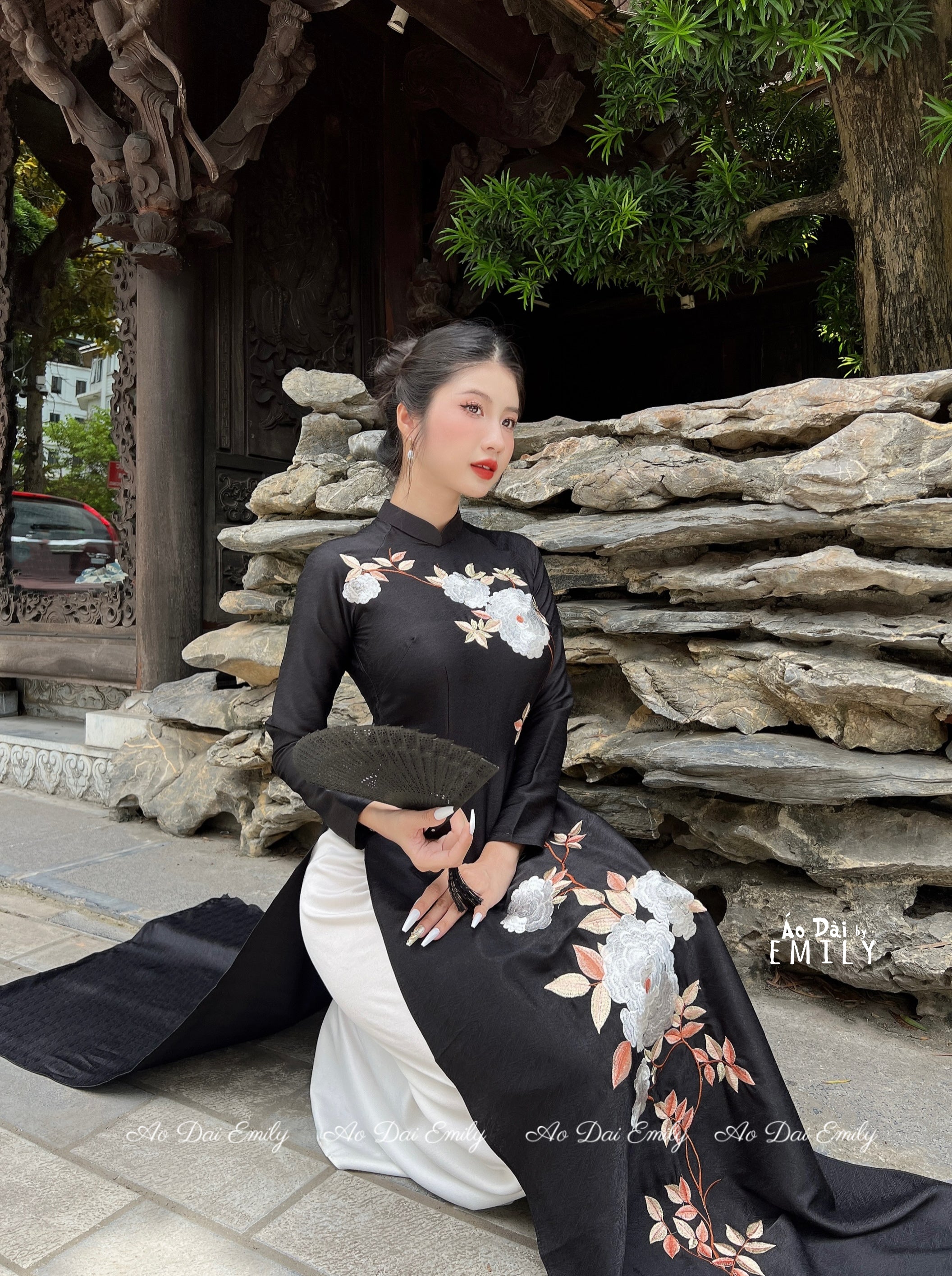Aó dài lụa with embroidery Flowers
