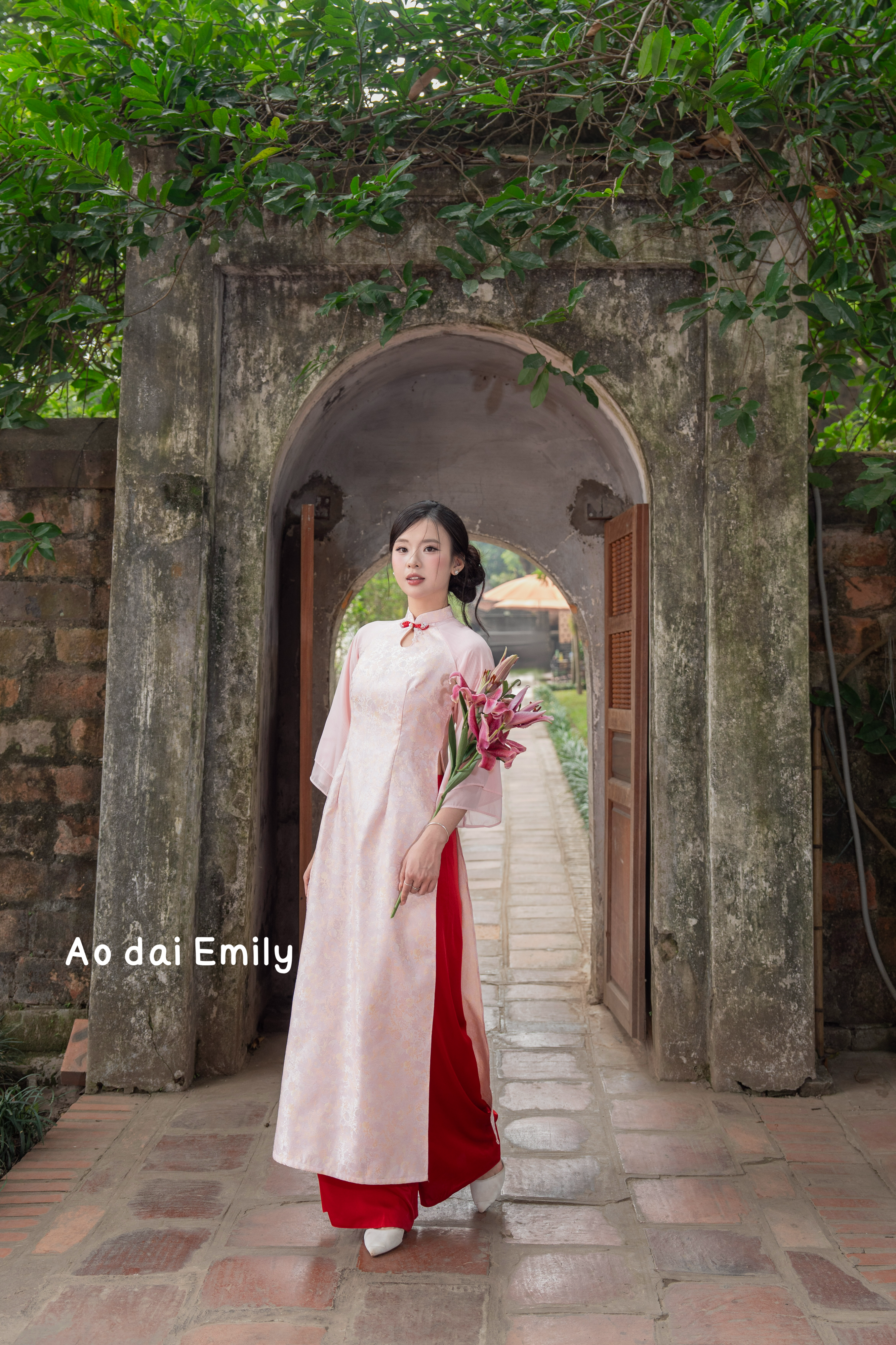 DAHLIA Red/Pink Modern Ao dai with flower pattern