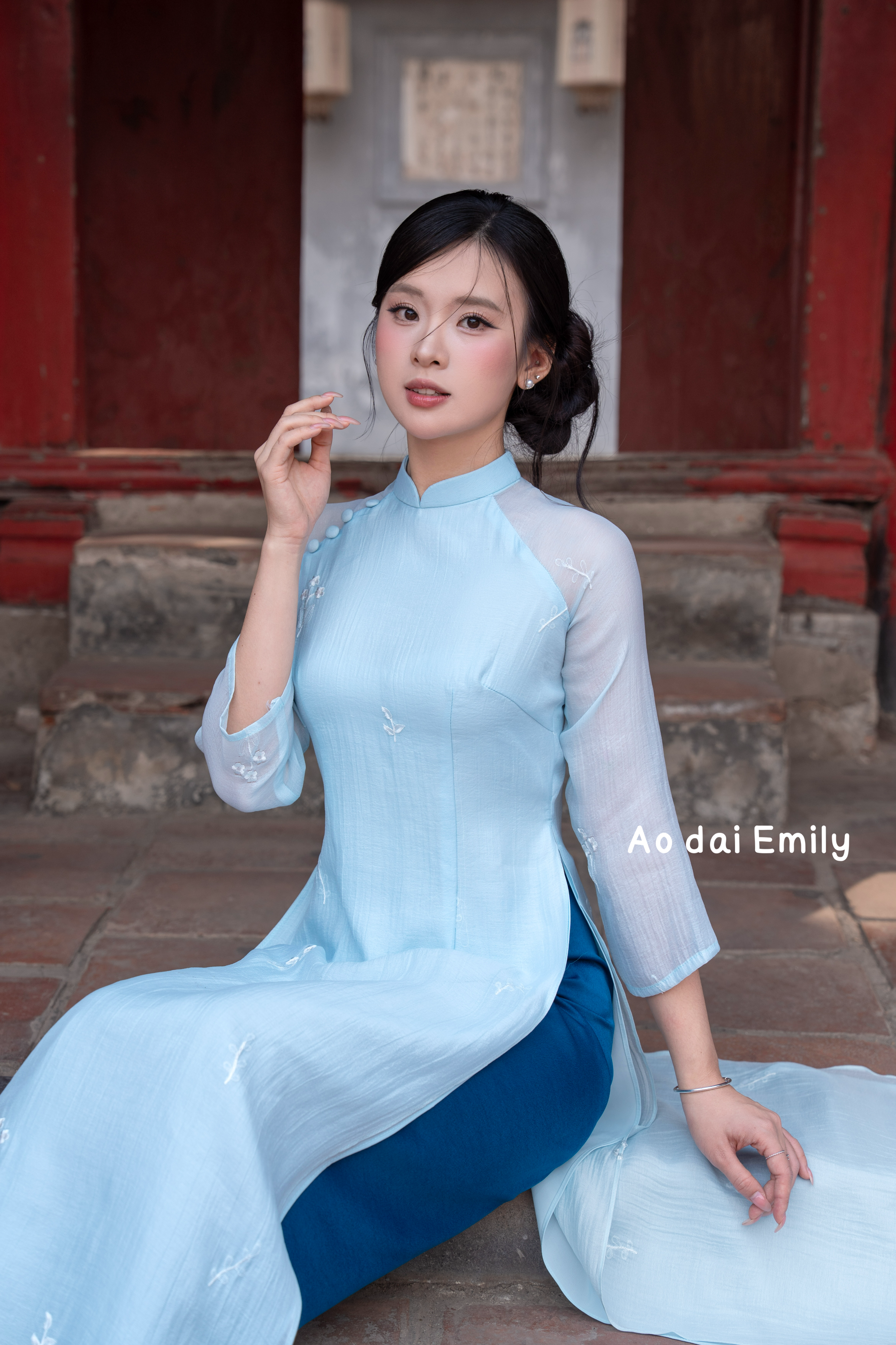 Baby blue embroidery flowers Modern ao dai| Calla lily
