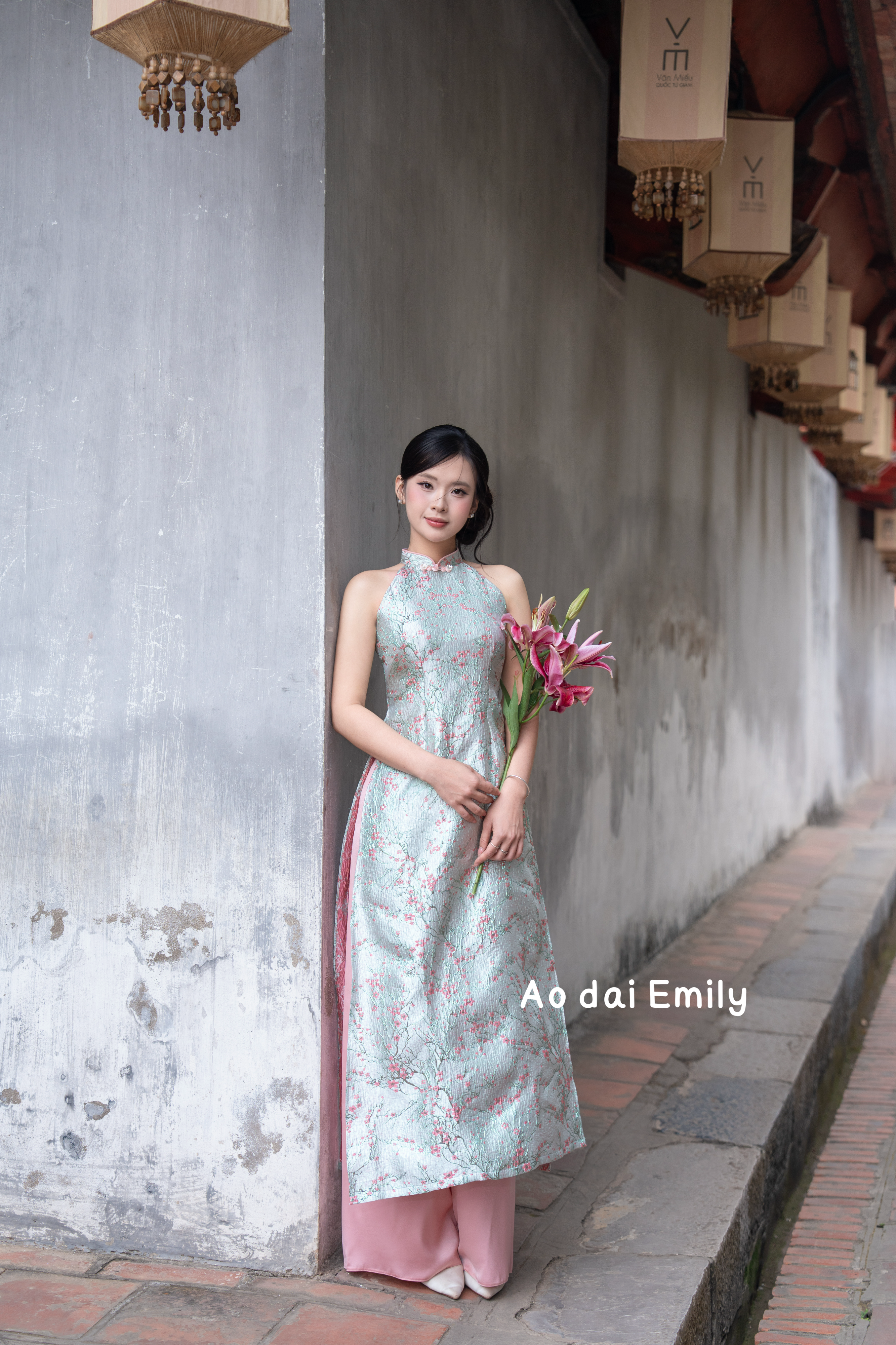 Sleeveless Sakura flowers Pre made ao dai