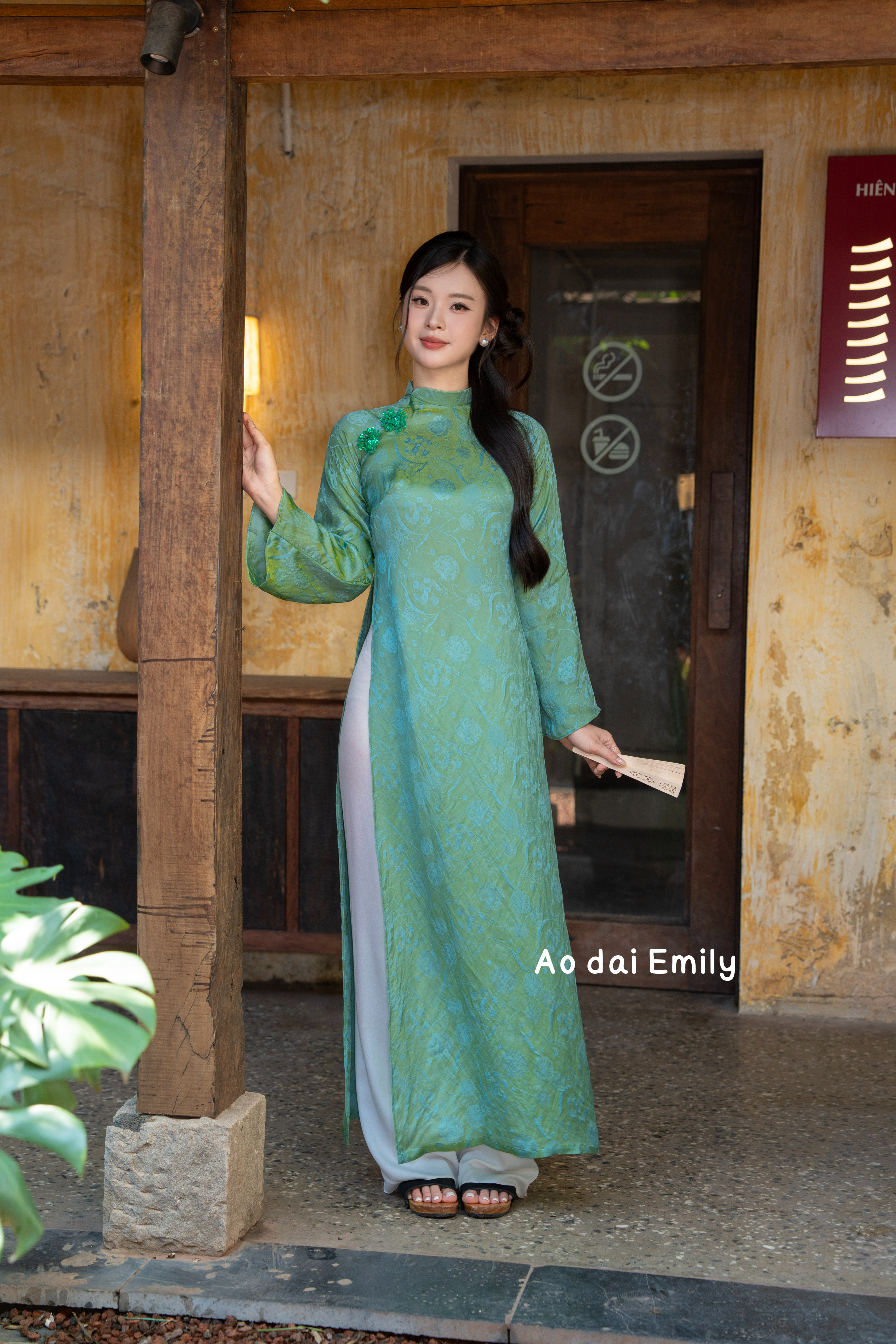 Loose modern ao dai with buttons collar | Petunia