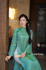 Loose modern ao dai with buttons collar | Petunia