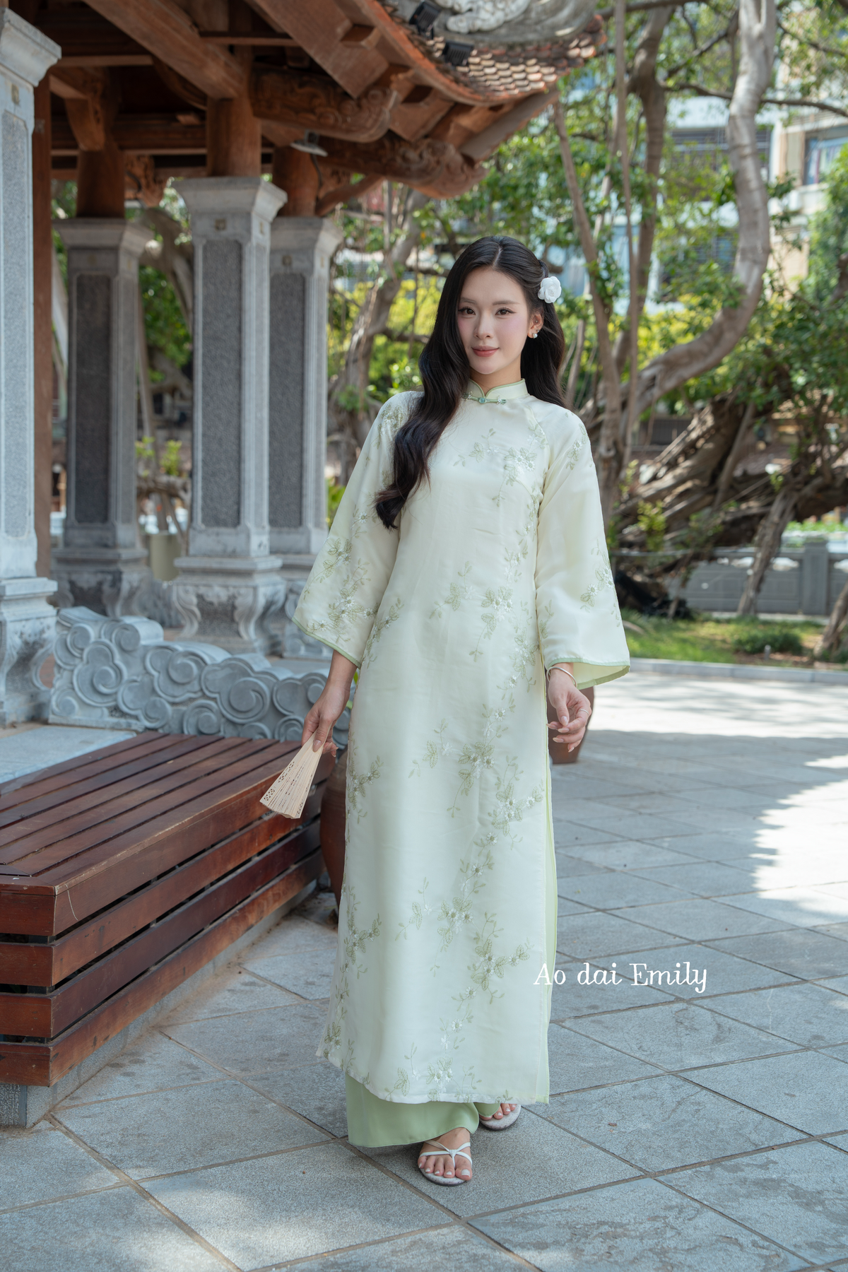 Avocado Green loose style ao dai with embroidery patterns| Shasta daisy