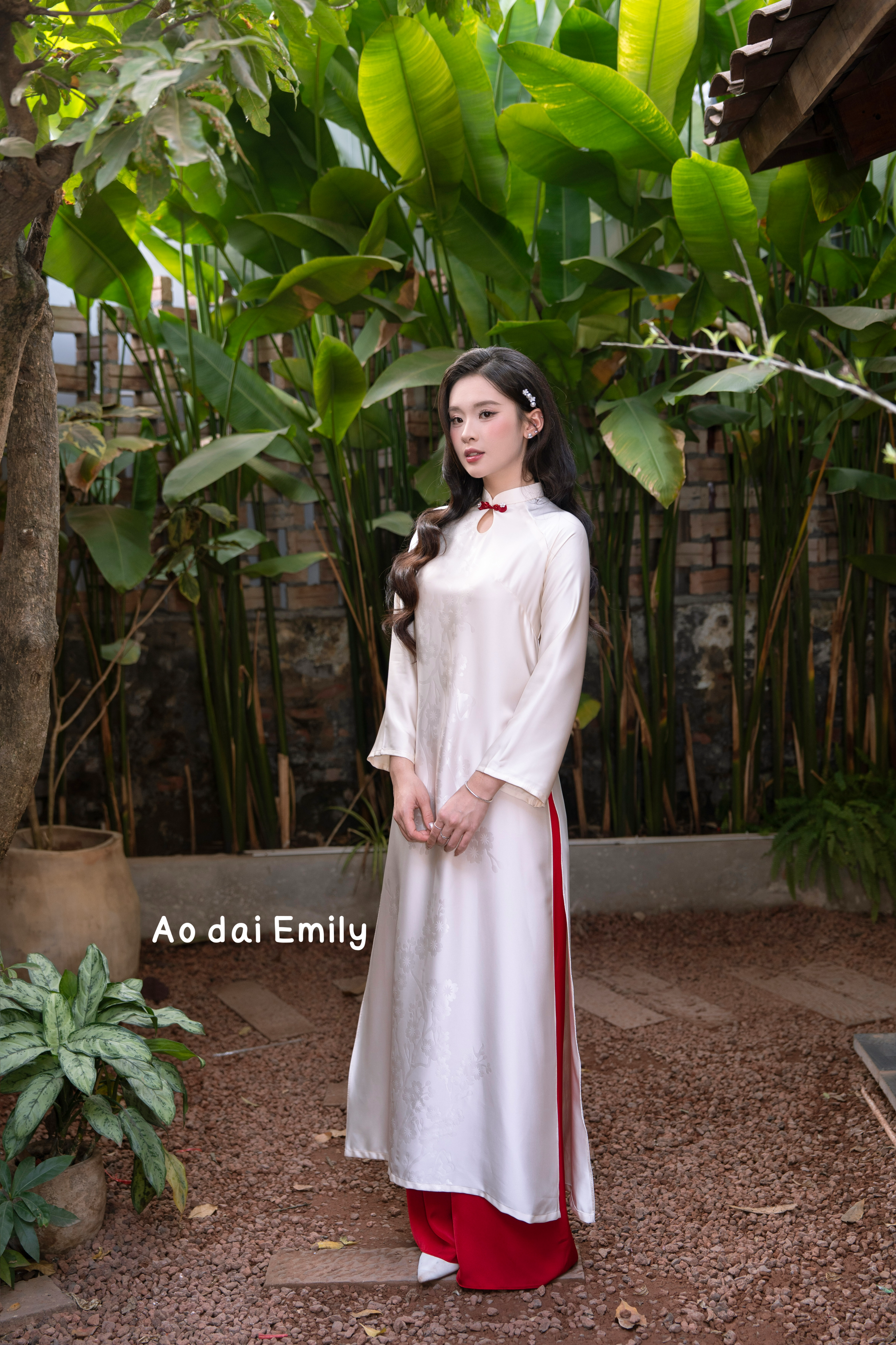 Ivory/ red Modern Loosing ao dai with teardrop cut out buttons| Candy tuft