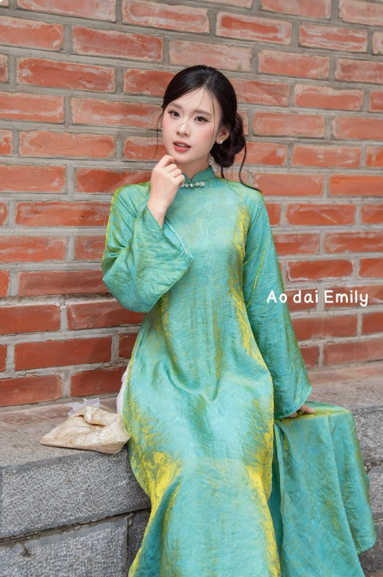 Loose Green modern ao dai with button collar | Coral bell
