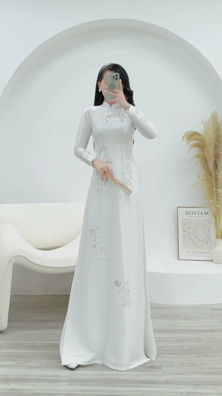 Load video: White Lily flowers with crystals Pre made ao dai|  Balloon flower