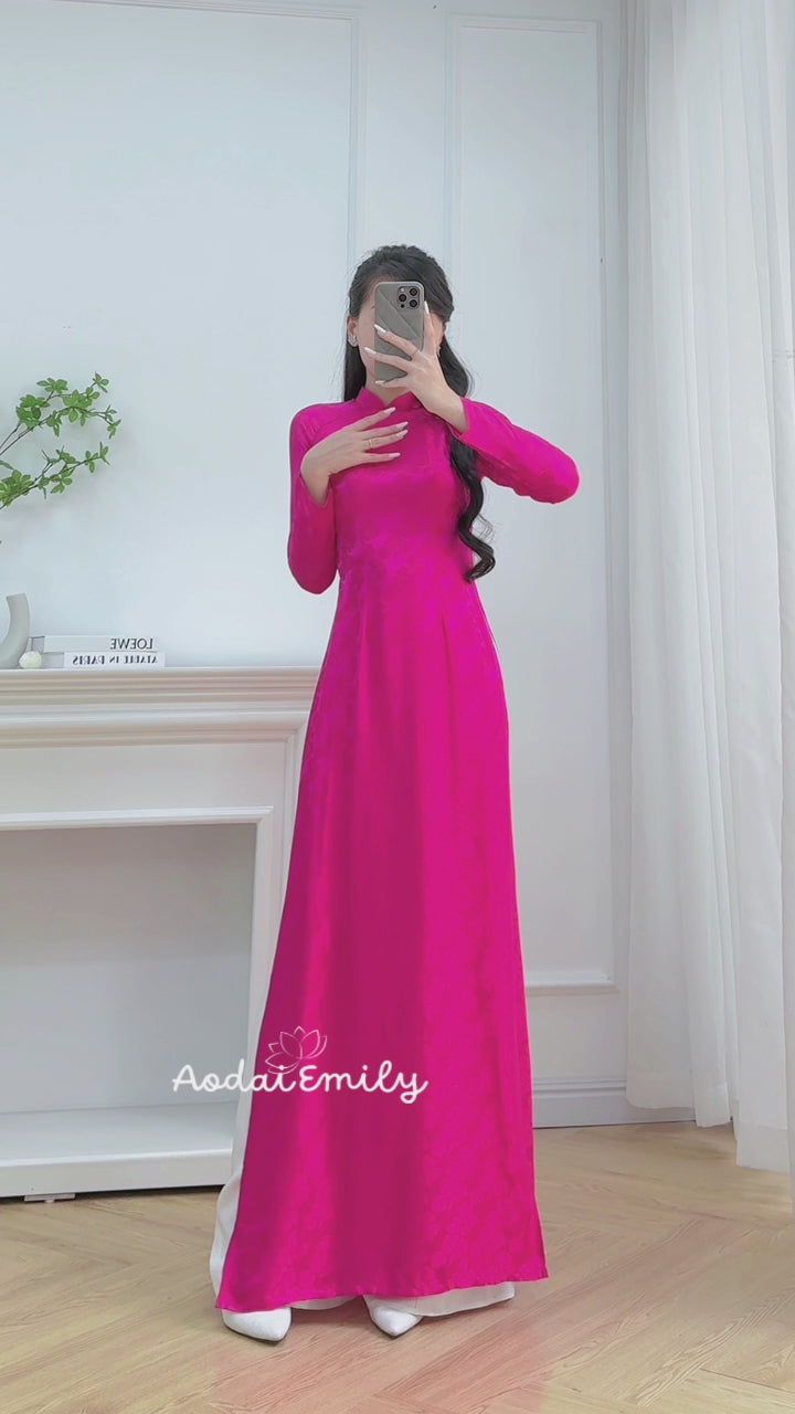 Load video: Mulberry silk ao dai with buttons