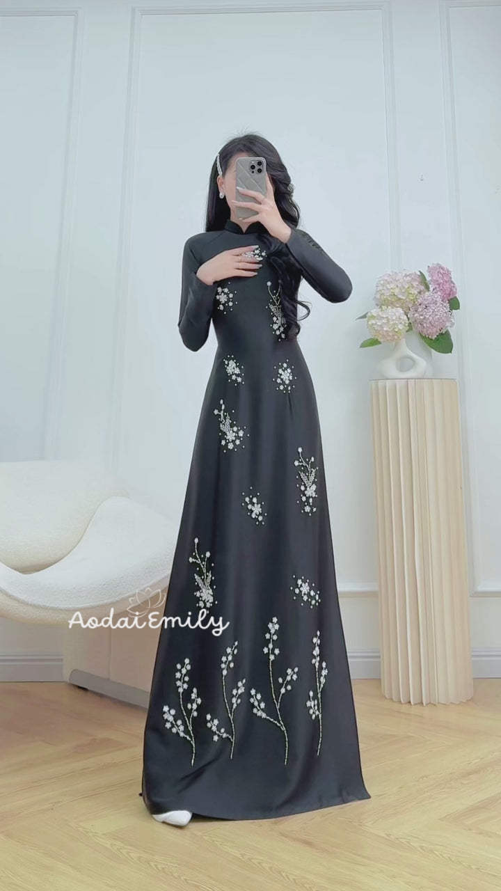 Load video: SELAH Hand beading crystals Ao dai