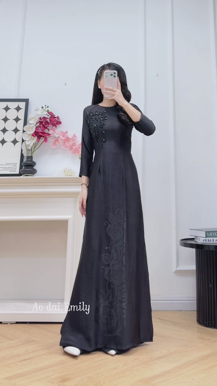 Load video: Black  Ao dài with beading designs| Lihua