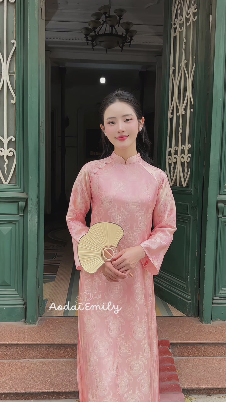 Load video: Loosing style Mulberry silk ao dai|