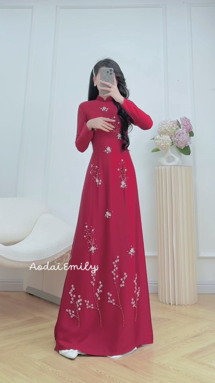 Load video: OLIVE Hand beading crystals and pearls traditional Ao dai