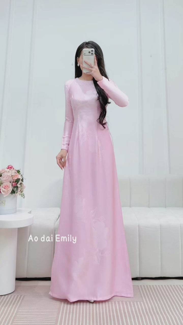 Load video: Pink ao dai with simple crystals| Common lilac