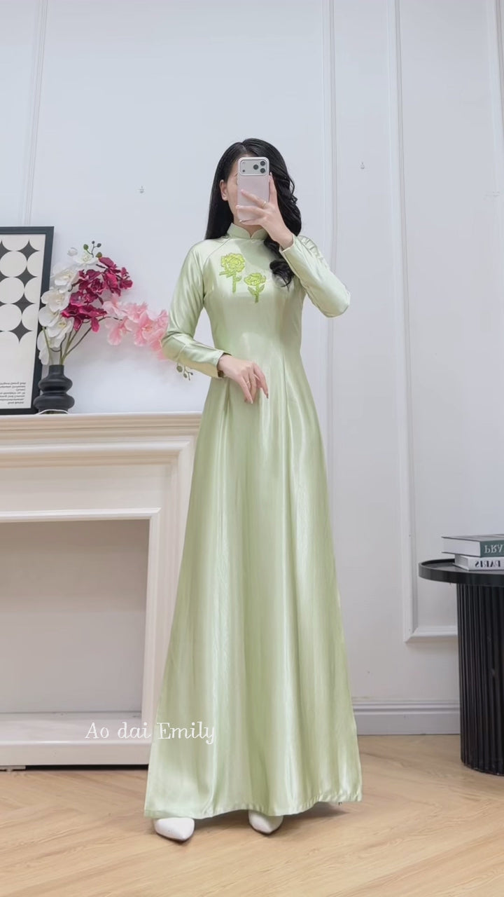 Load video: Lime green ao dai with beading crystals | Lyssa