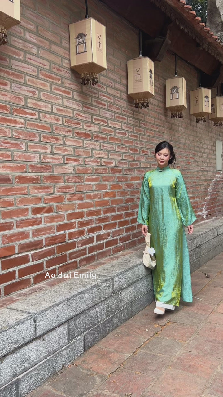 Load video: Loose Green modern ao dai with button collar | Coral bell
