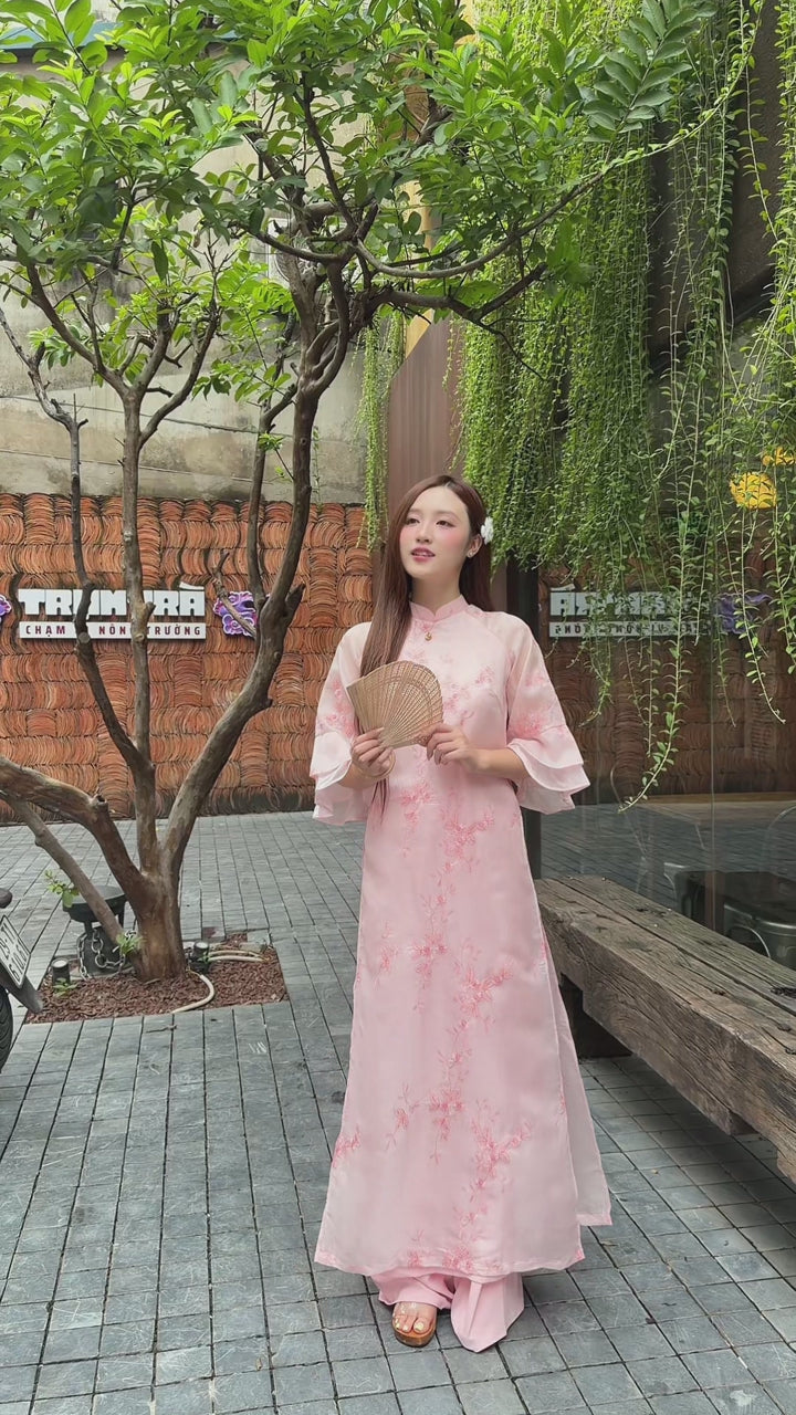 Load video: Pink modern ao dai with embroidery flowers and puffy sleeves| |Climbing rose