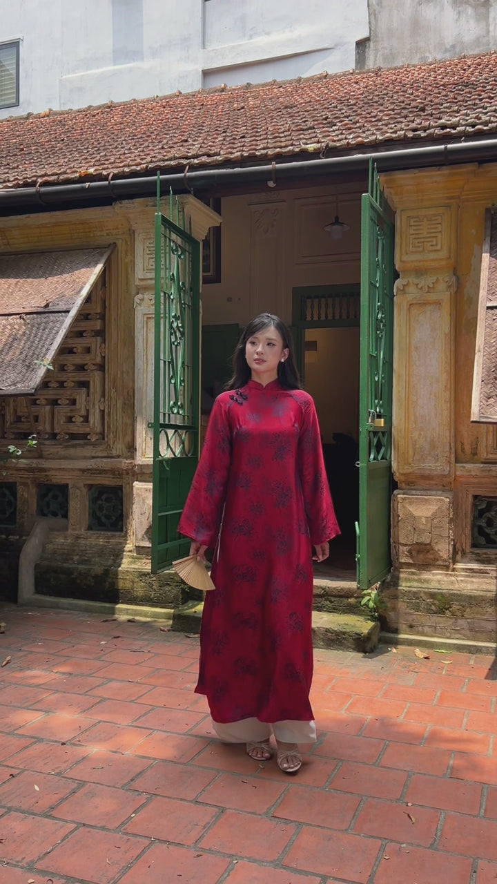 Load video: Loose modern Ao dai Gam with Rose pattern| Lily tree