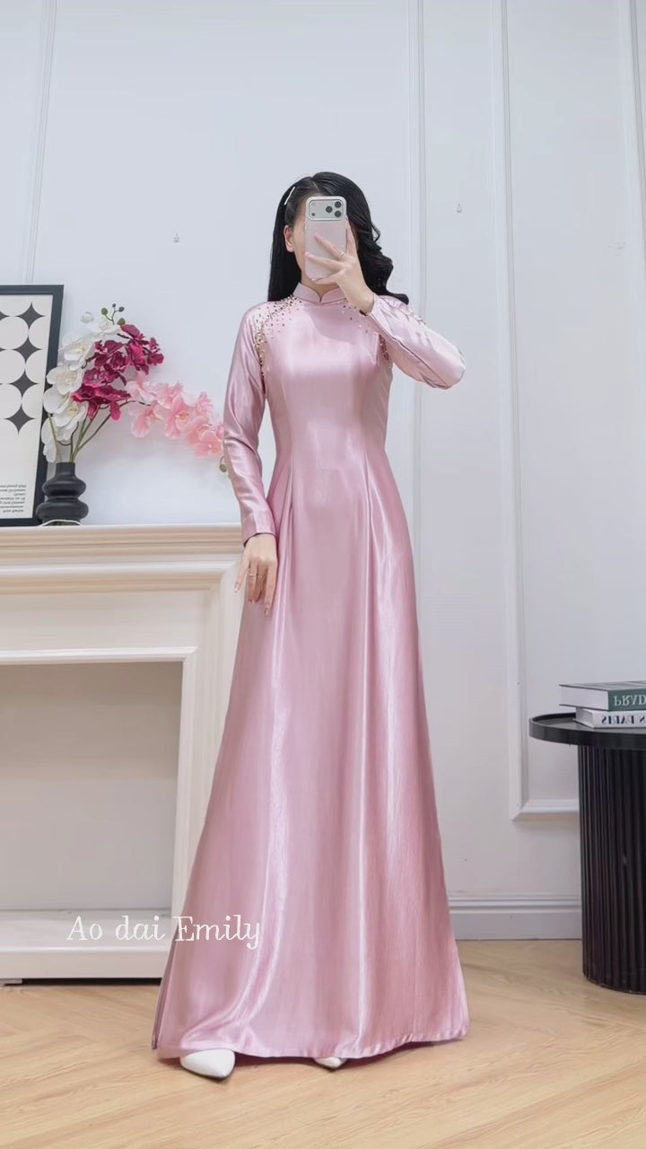 Load video: Plain Ao dai with hand beading design| Linnaea