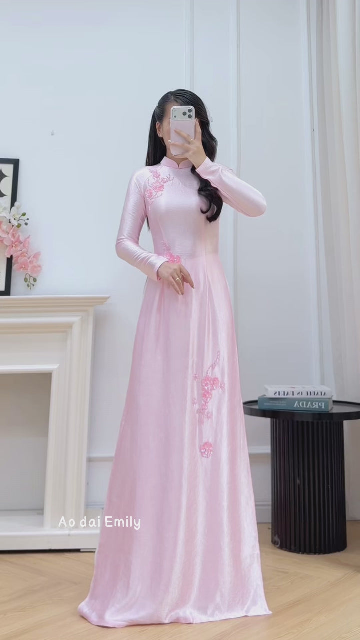 Load video: Pink traditional style ao dai with simple beading crystals | Queen Anne