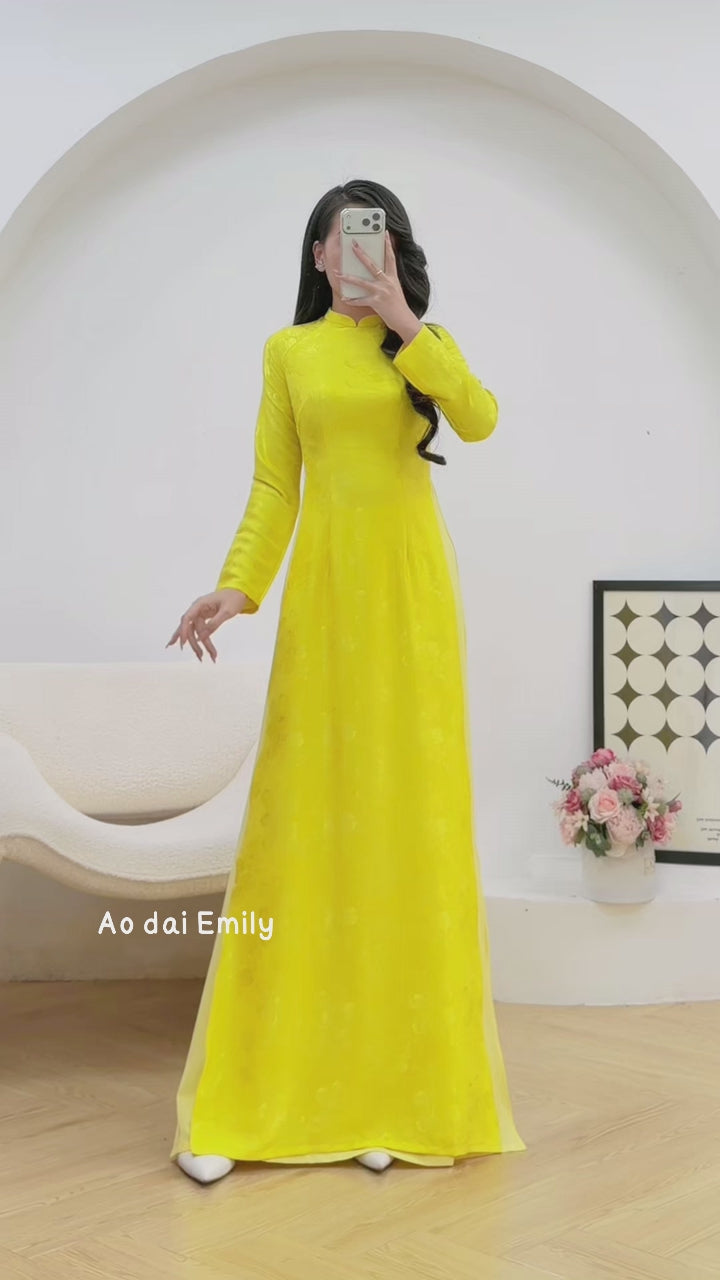 Load video: Yellow ao dai áo dài gấm| Belladonna Lily