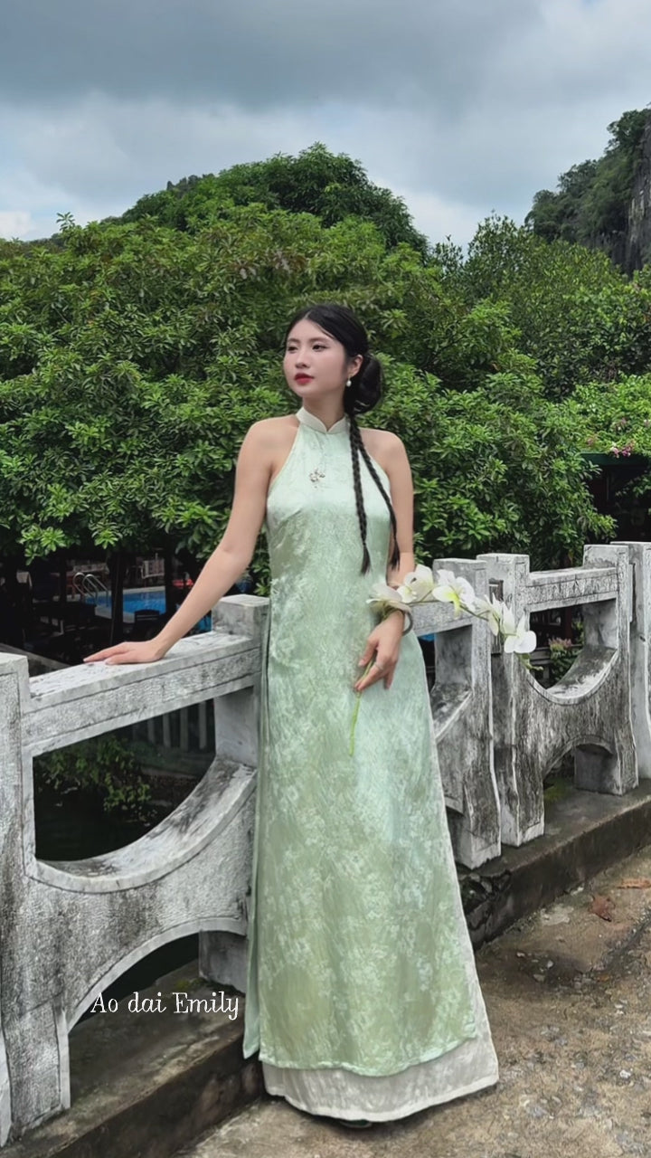 Load video: Sleeveless halter modern ao dai| Primrose