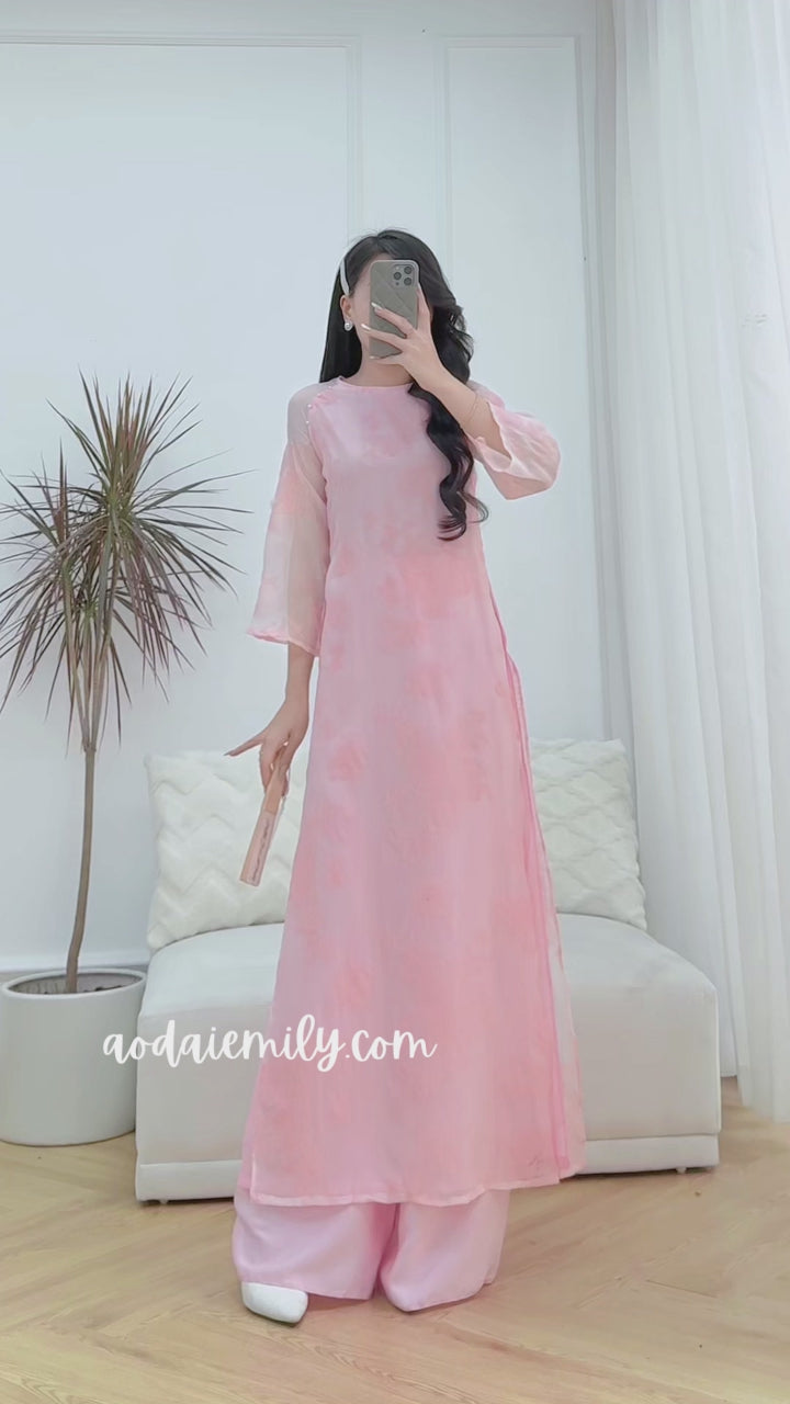 Load video: Pink rose flowers pattern Modern Ao dai