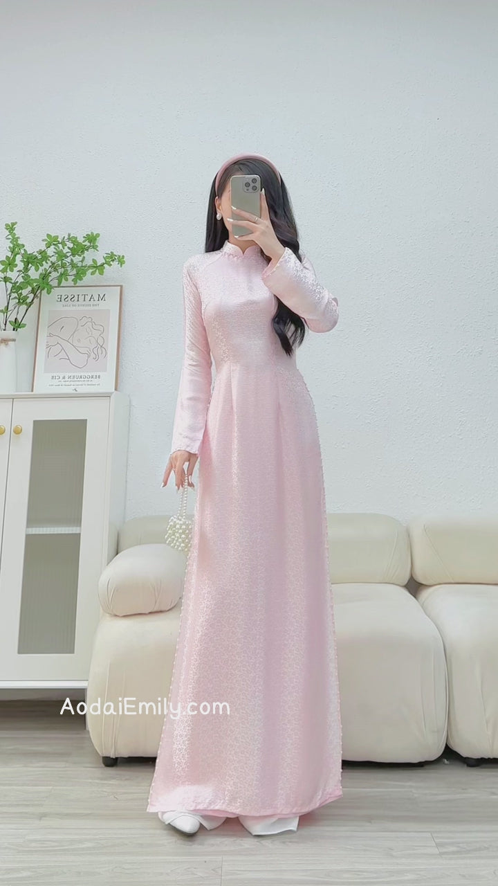 Load video: Pastel pink Mulberry silk Ao Dai