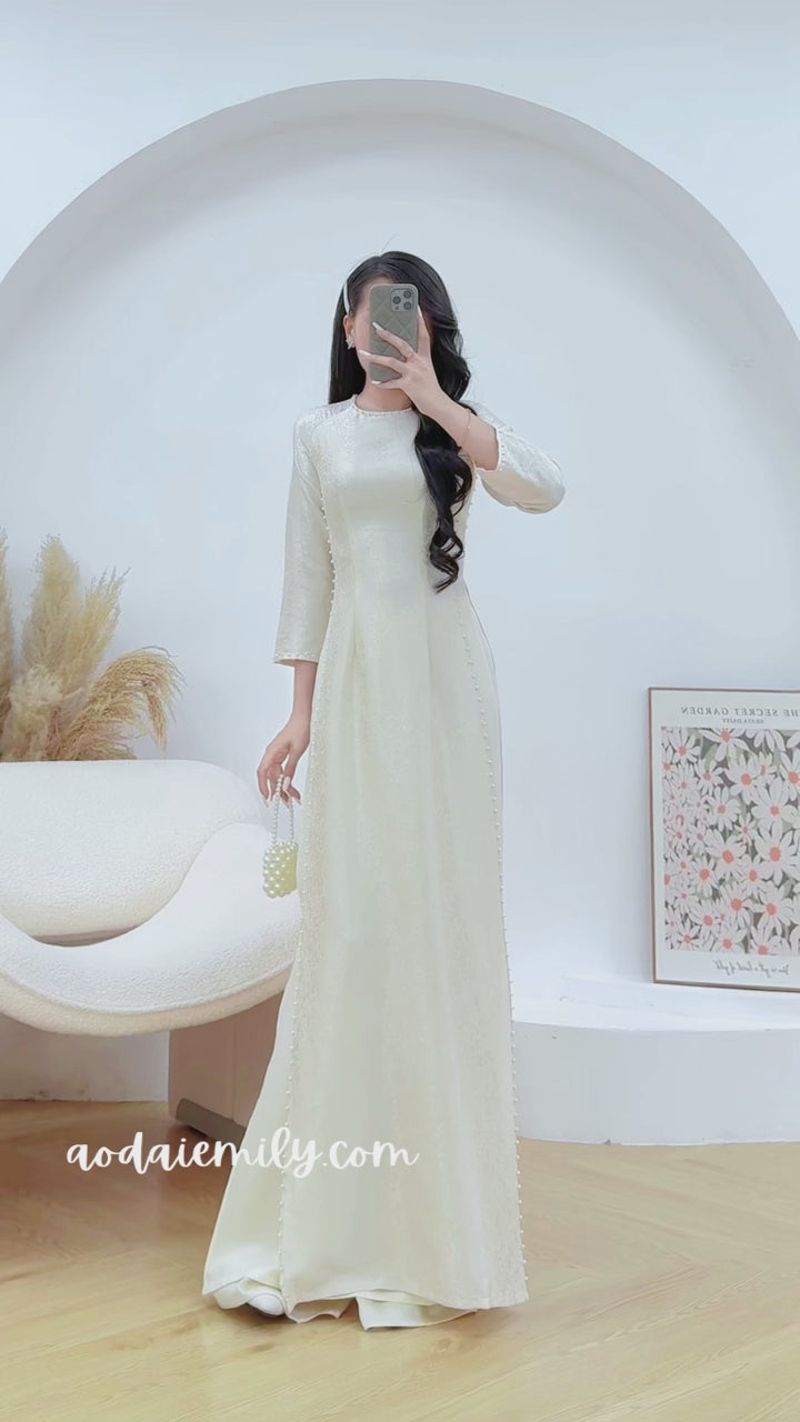 Load video: Double layers Cream Gam with pearls