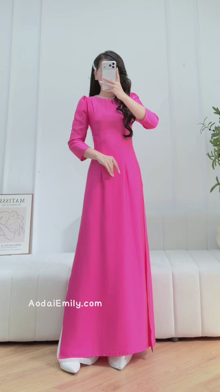 Load video: Plain traditional Ao dài with round pearls collar and puffy sleeves