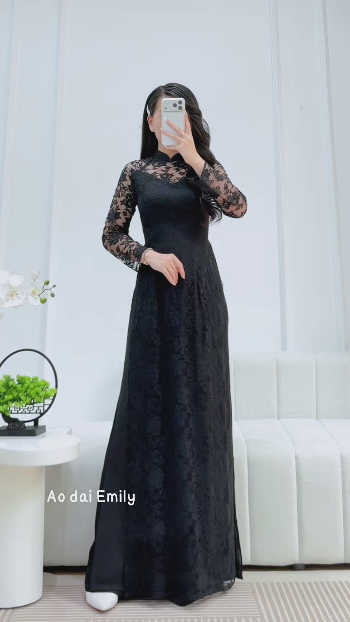 Load video: Black Lace áo dài  | Bachelors button