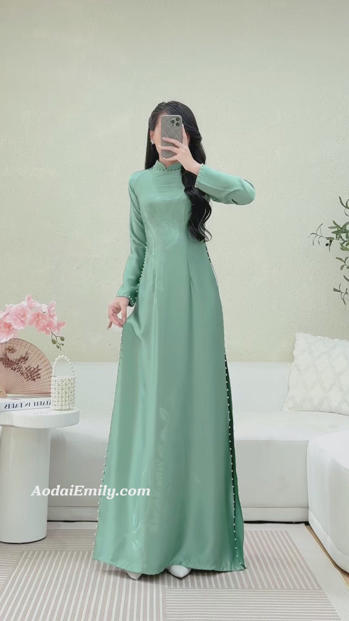 Load video: Traditional Ao dai with simple pearls collar