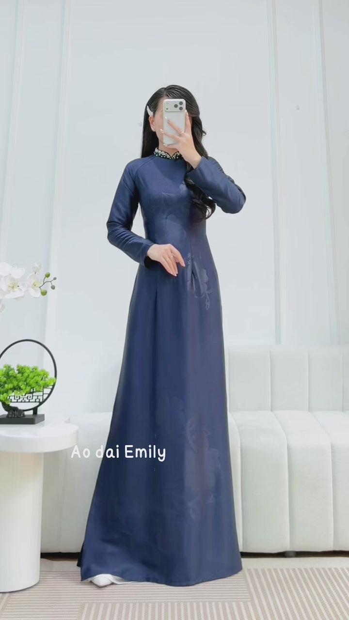 Load video: Mid night blue Pre made ao dai with beading crystals collar| Common vervain