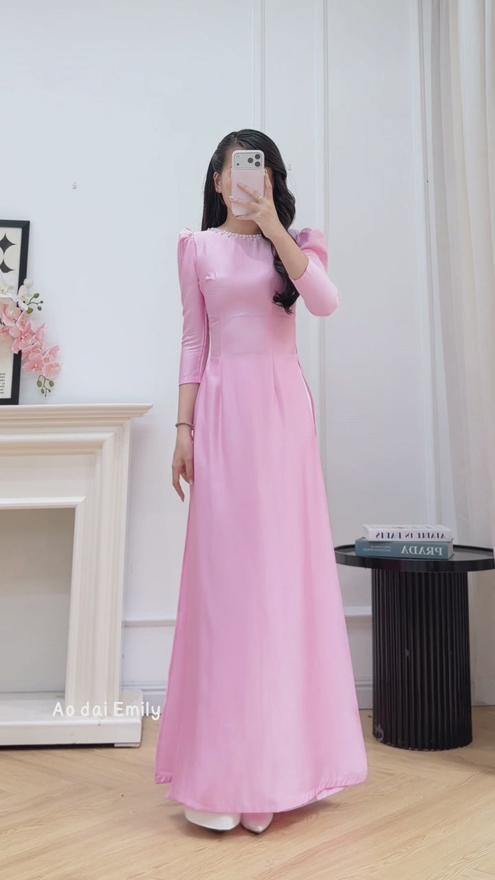 Load video: Plain traditional Ao dài with pearls collar and puffy sleeves | Rock Purslane
